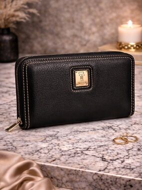 Tignanello Black Pebbled Leather Zip Around Wallet Continental clutch
